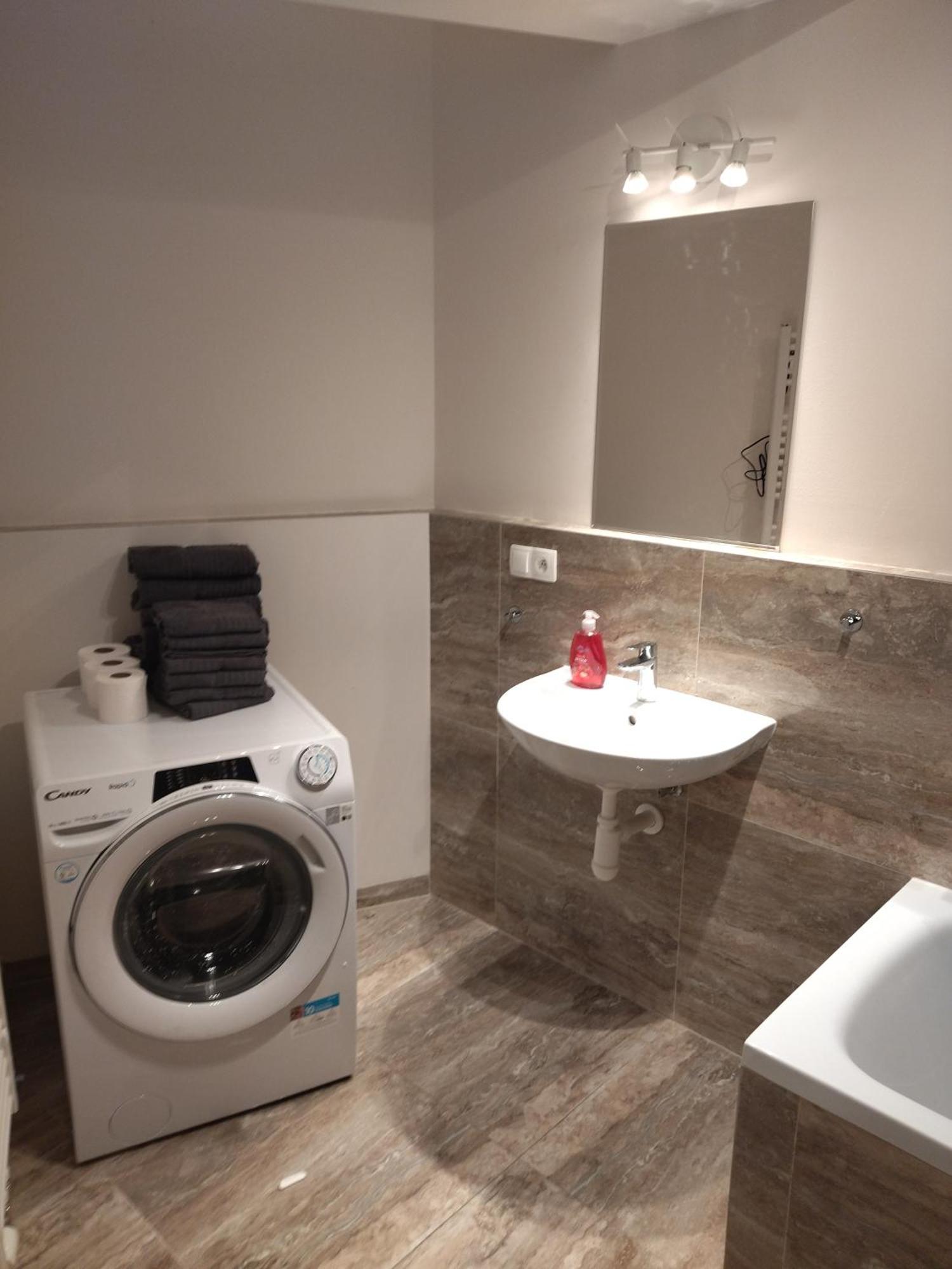 Brand New Studio Apartment #24 In Elite Residence With Free Secure Parking In The Center Prága Kültér fotó